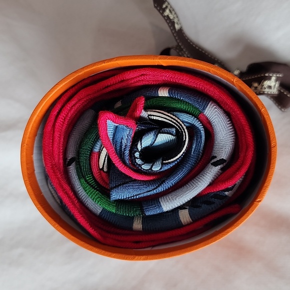 Hermès Cheval Punk Scarf/Losange Cashmere & Silk - Picture 4 of 14